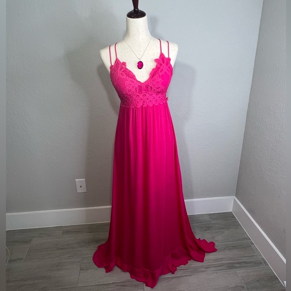 #118 Beautiful Long Maxi Dress - Picture 2 of 15